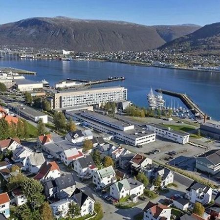 In The Heart Of The Aurora Borealis - Tromso City Exterior photo